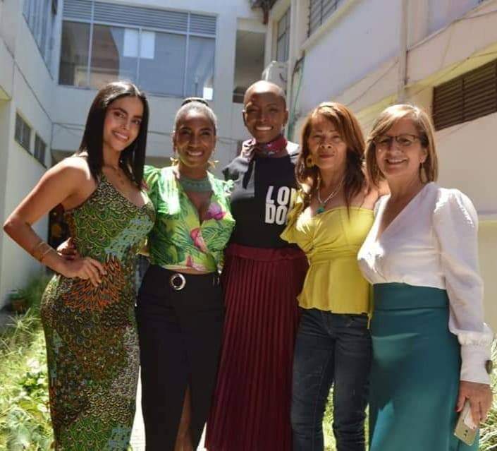 Catalina Hernández Borrero, Aida Lemus, Belky Arizala,  Olga Lucia López Hurtado y Ninfa Anaya, Gestora social de la Alcaldía de la Plata.